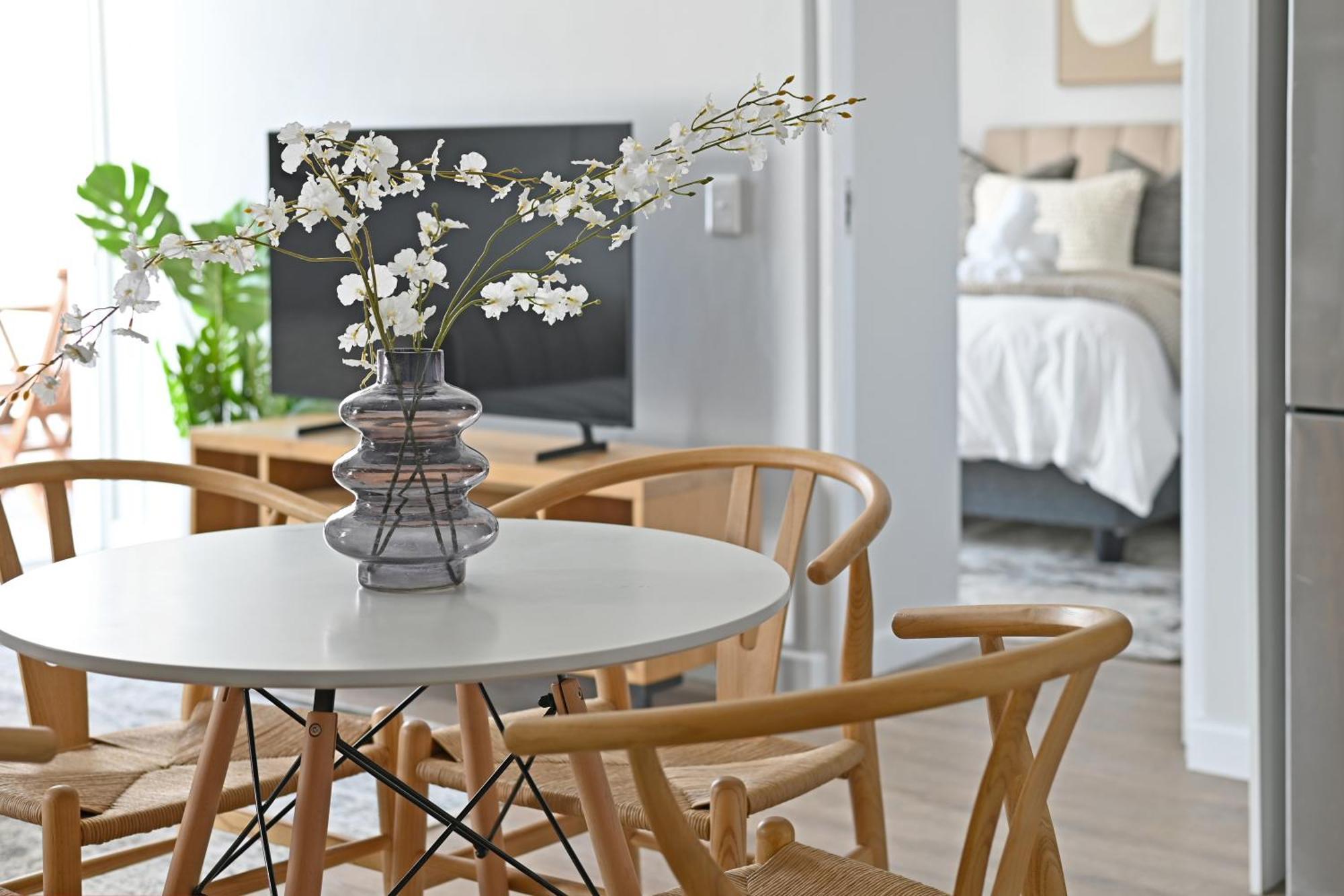 Shyla - Chic 2-bed With Stunning Mountain Views *