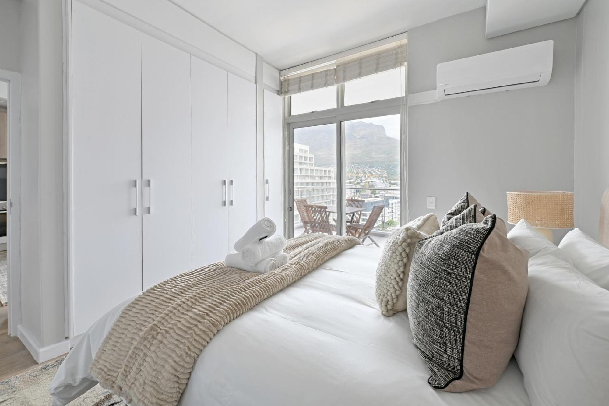 Shyla - Chic 2-bed With Stunning Mountain Views Apartment *